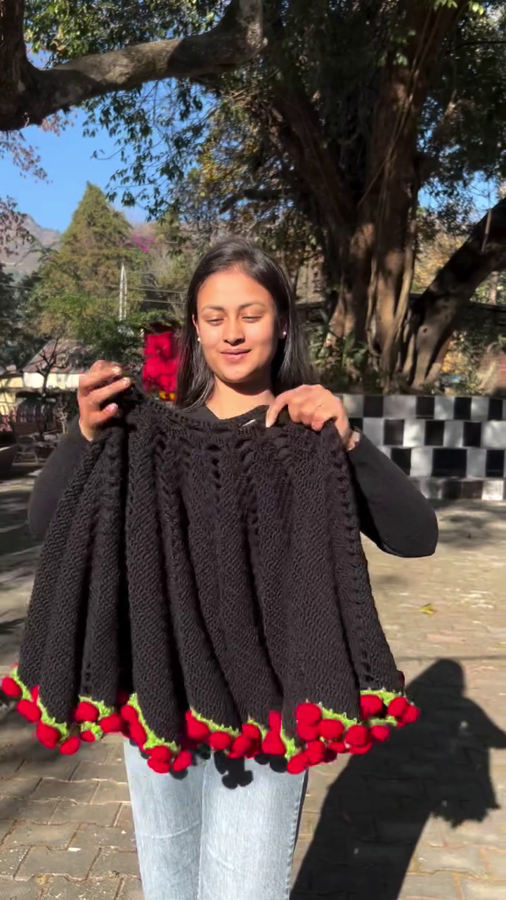 Rose Poncho — Effortless Elegance with Cozy Comfort