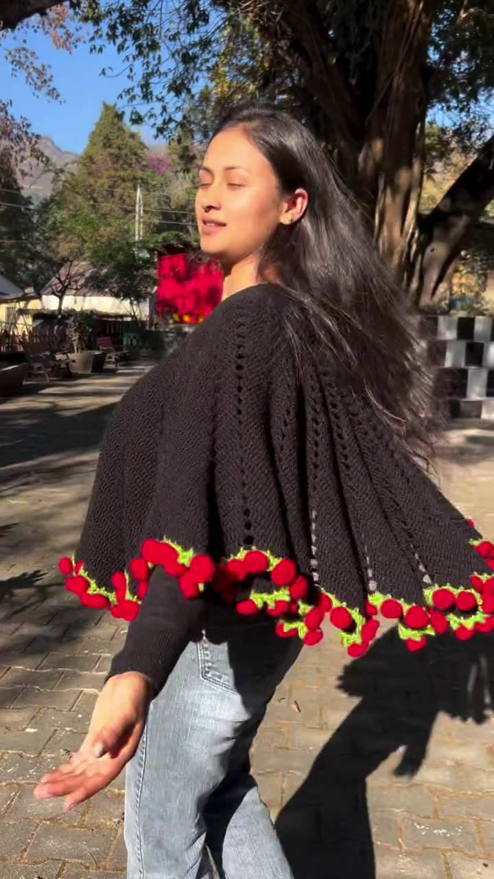 Rose Poncho — Effortless Elegance with Cozy Comfort