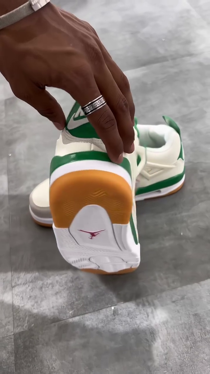 🍃 Nike SB x Air Jordan 4 Retro 'Pine Green' – Classic Style Meets Street Performance 👟
