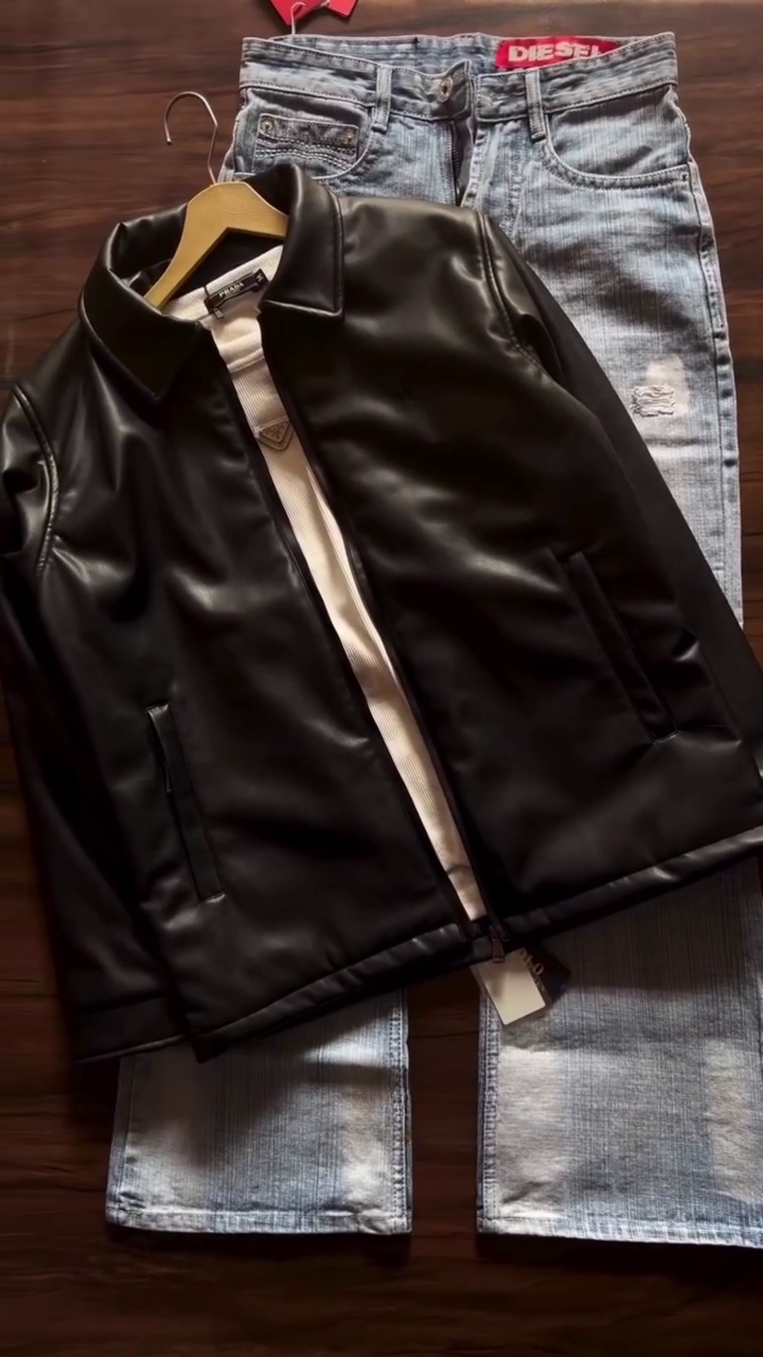 🖤 Effortless Edge: Black Faux-Leather Jacket & Denim Jeans Combo 👖🧥