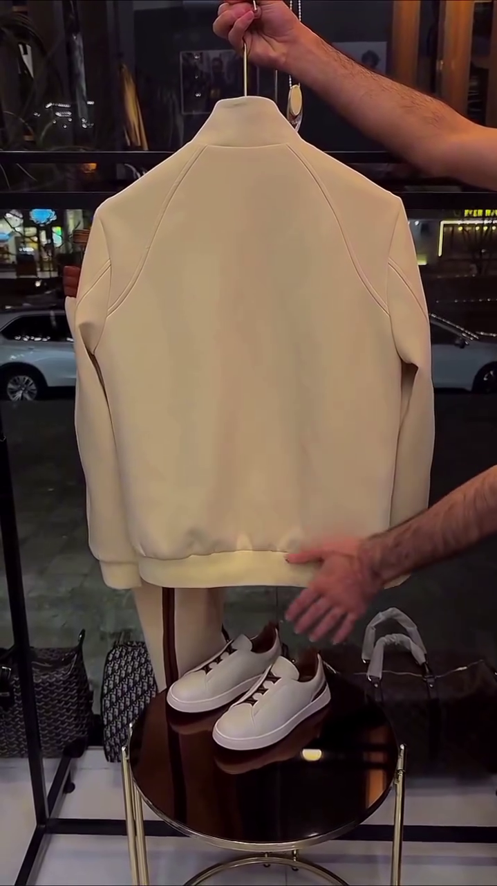 🏃‍♂️ Effortless Style & Comfort: Men’s Cream Tracksuit Set with Brown Accents 🤎✨