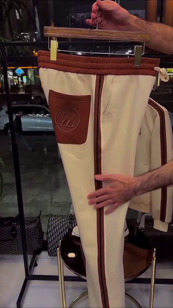 🏃‍♂️ Effortless Style & Comfort: Men’s Cream Tracksuit Set with Brown Accents 🤎✨