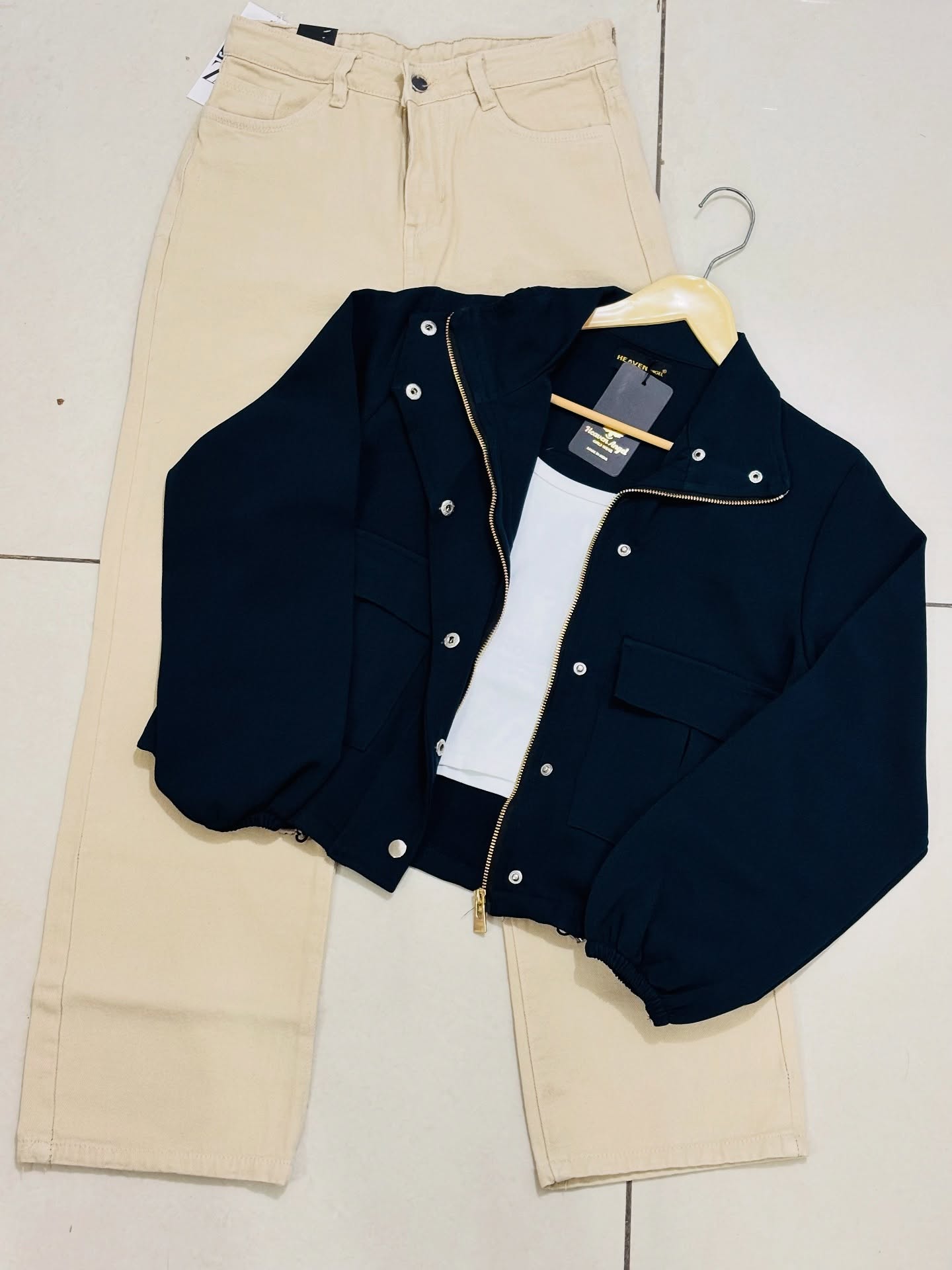 Elevate Your Everyday Look with a Trendy Black Cropped Jacket & Classic Light-Wash Denim Combo