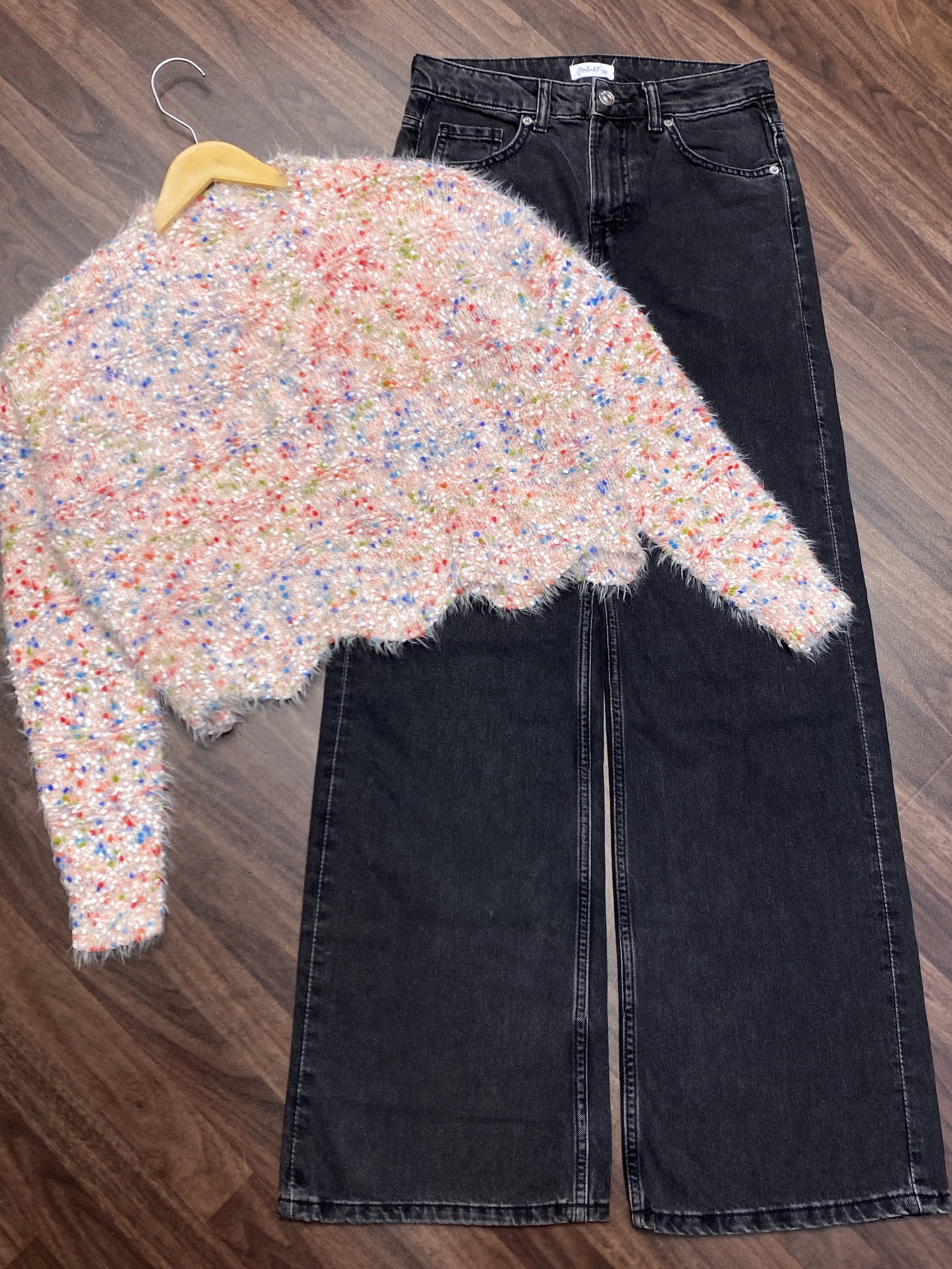 Cozy Meets Chic: Faux Fur Crop Jacket Paired with Classic Dark-Wash Wide-Leg Jeans