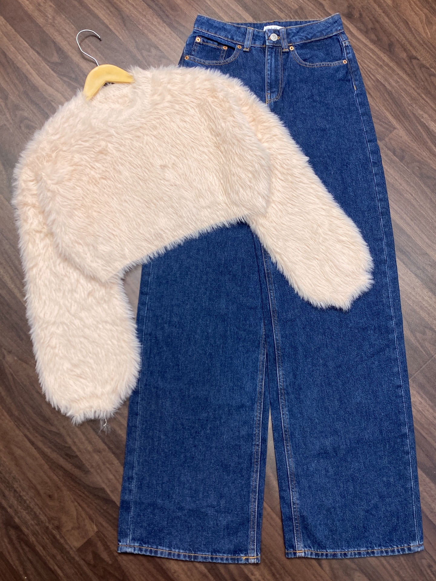 Cozy Meets Chic: Faux Fur Crop Jacket Paired with Classic Dark-Wash Wide-Leg Jeans