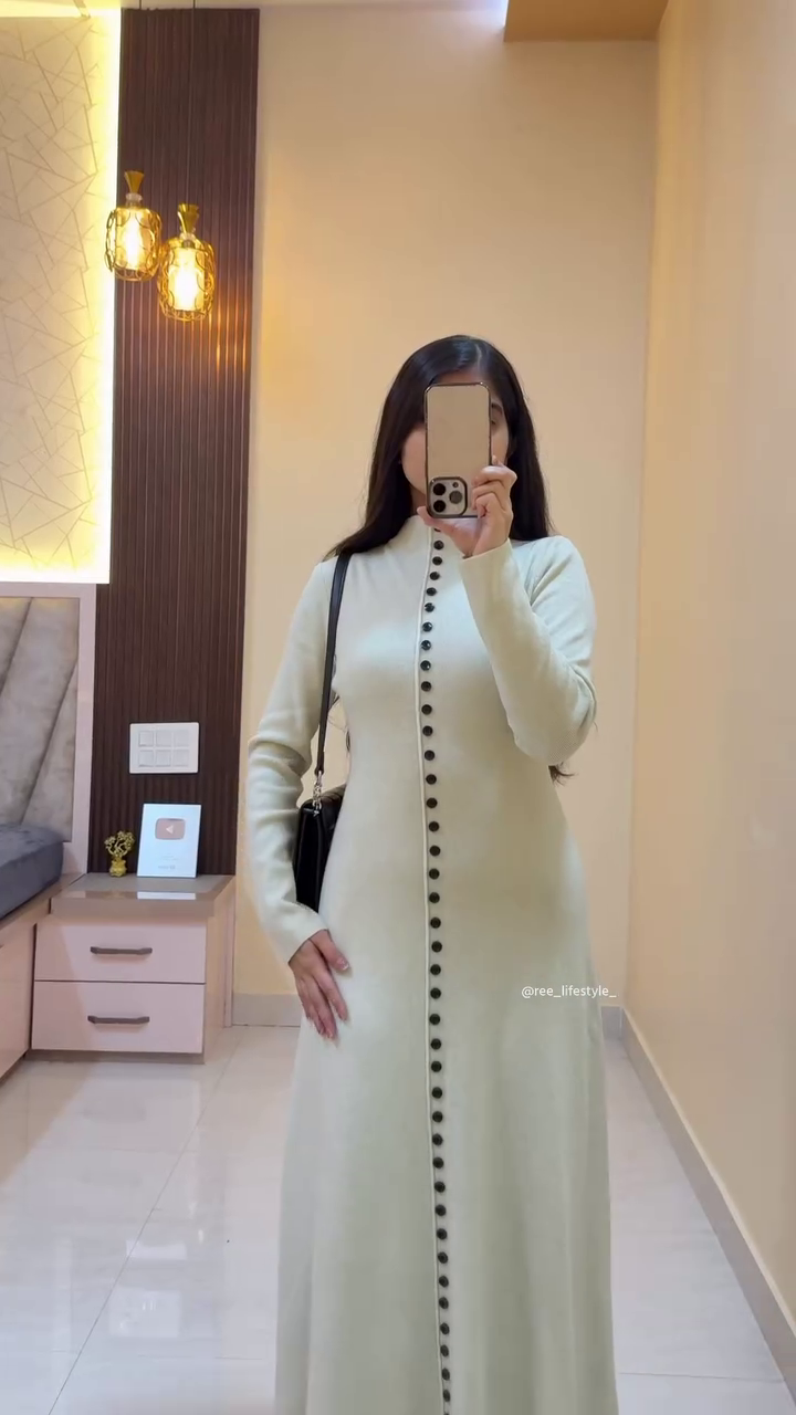 Minimal Elegance: Light Mint Button-Down Maxi Dress for a Graceful Everyday Look