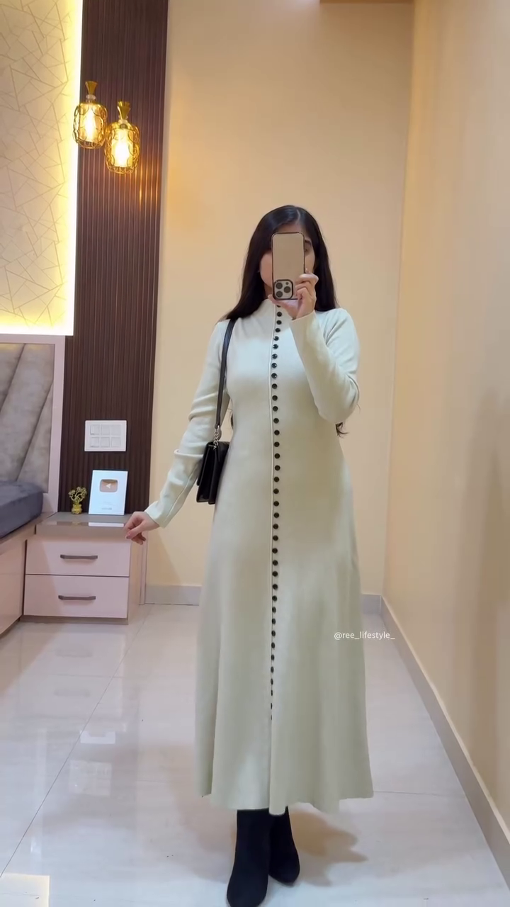 Minimal Elegance: Light Mint Button-Down Maxi Dress for a Graceful Everyday Look