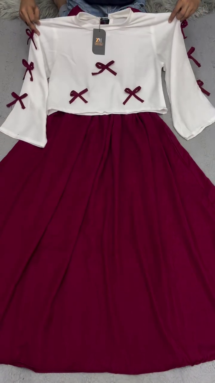 ❤️ Elegant Women’s White Crop Top with Red Bows & Maroon Long Skirt Set ❤️
