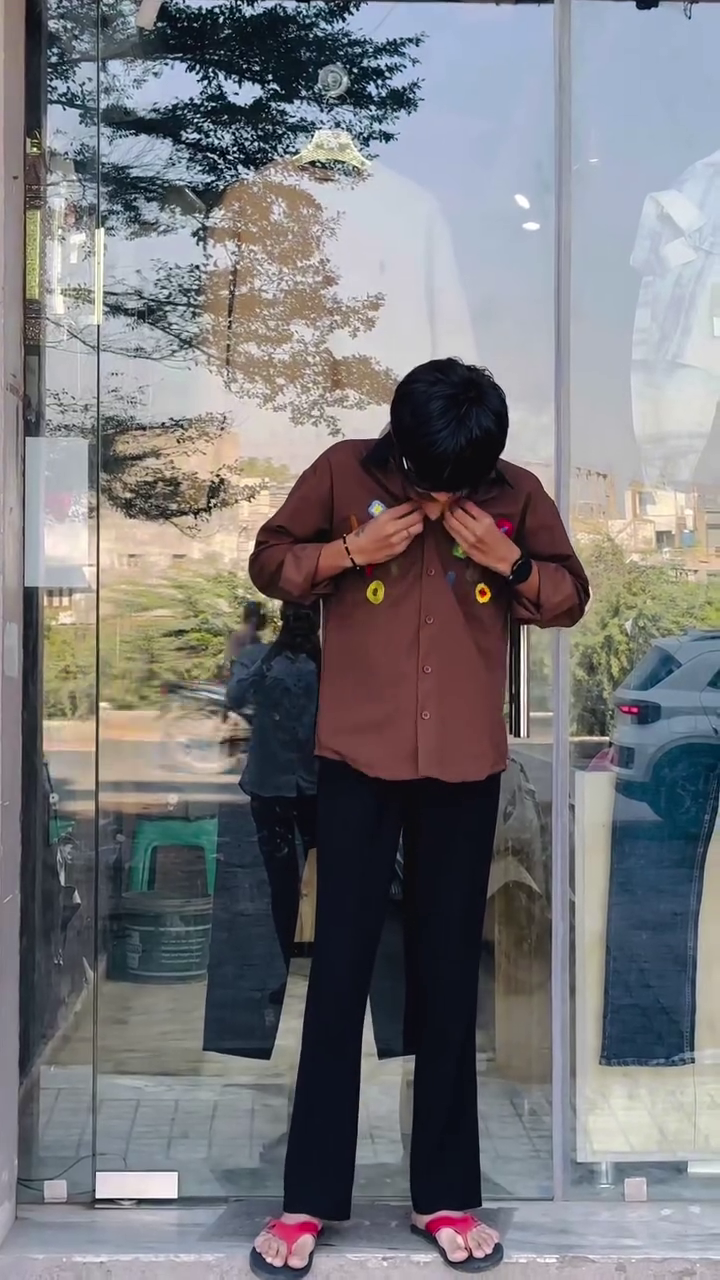 Black Slim Fit Typography Printed Cotton Casual Shirt – Effortless Style Meets Comfort