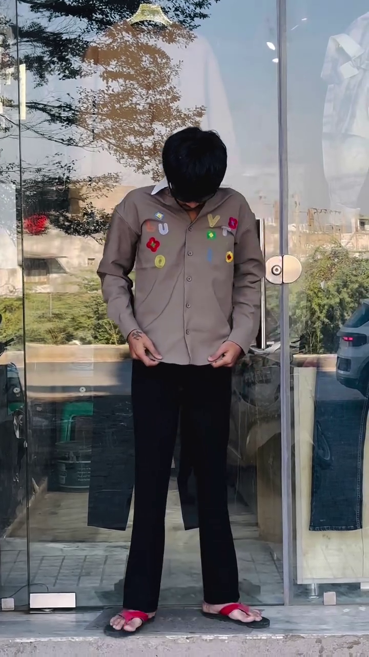 Black Slim Fit Typography Printed Cotton Casual Shirt – Effortless Style Meets Comfort