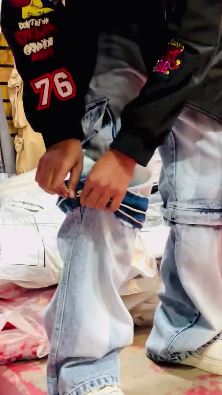 Men’s Light-Wash Baggy Denim Cargo Jeans – Casual Comfort Meets Street Style