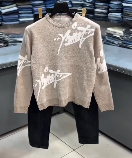 Beige Stüssy Sweater with White Logo Graphic – Casual Streetwear Jeans Combo