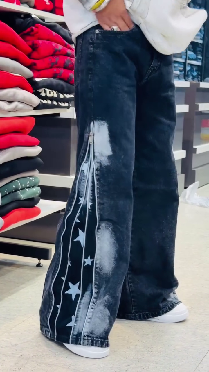 Baggy High-Waisted Wide-Leg Denim Jeans with White Star Accents – Bold Streetwear Style