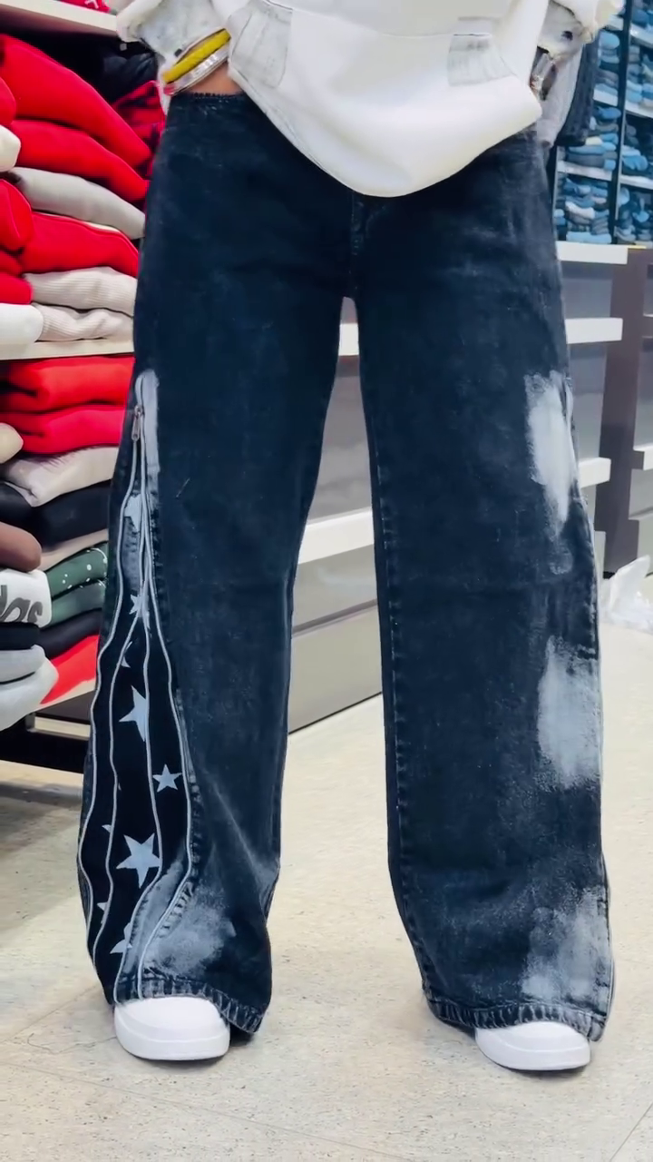 Baggy High-Waisted Wide-Leg Denim Jeans with White Star Accents – Bold Streetwear Style