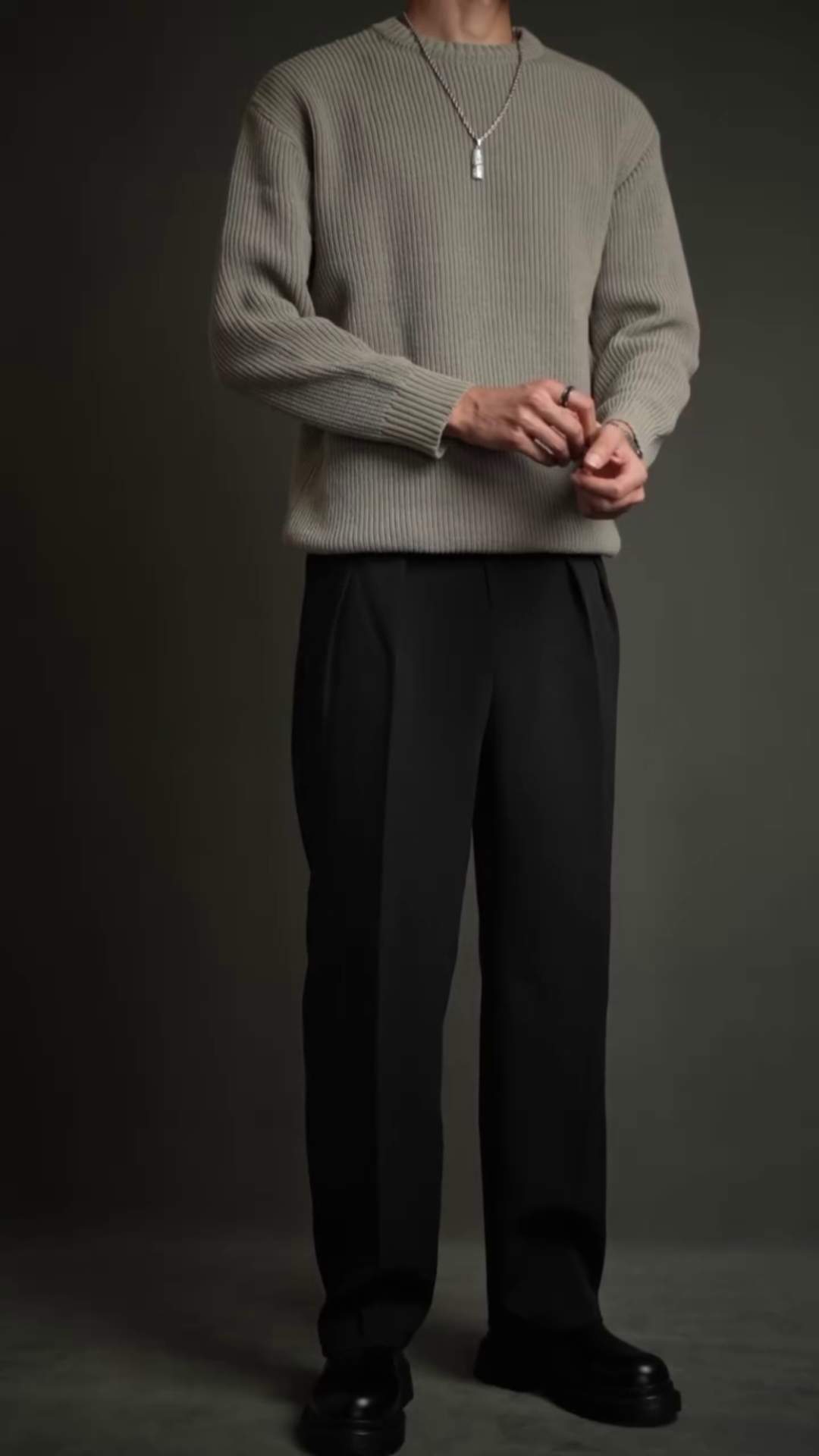 Men’s Sage Green Self-Raglan Knit Pullover Sweater – Cozy & Stylish Casual Wear