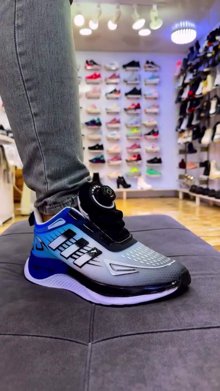 Spring Waale “Bounce” Sneakers – Dynamic Style in Blue, Black & White