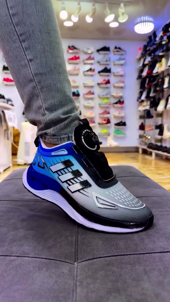 Spring Waale “Bounce” Sneakers – Dynamic Style in Blue, Black & White