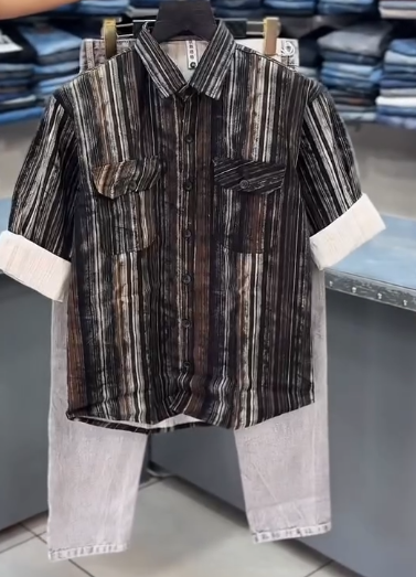 Effortless Style: Men’s Casual Graphic Shirt & Jeans Combo for the Modern Trendsetter