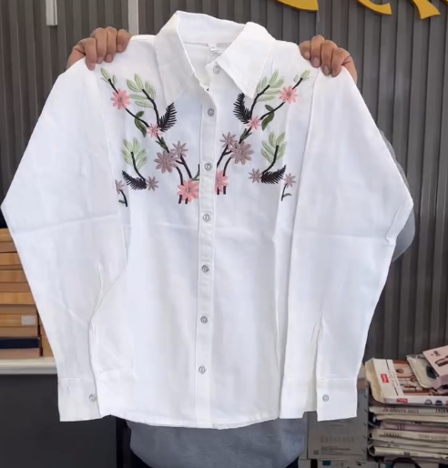 Classic Women’s Denim Shirt – Timeless Style Meets Everyday Comfort