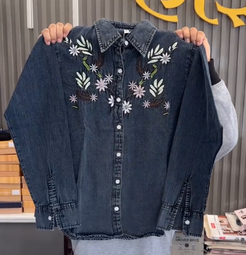 Classic Women’s Denim Shirt – Timeless Style Meets Everyday Comfort