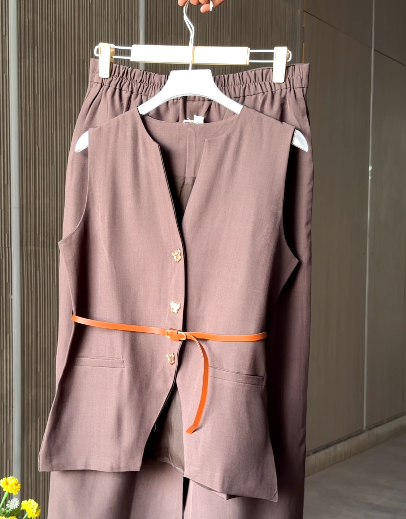 Cream Sleeveless Waistcoat Top with Trouser Combo – Sophisticated Minimalism for Modern Style