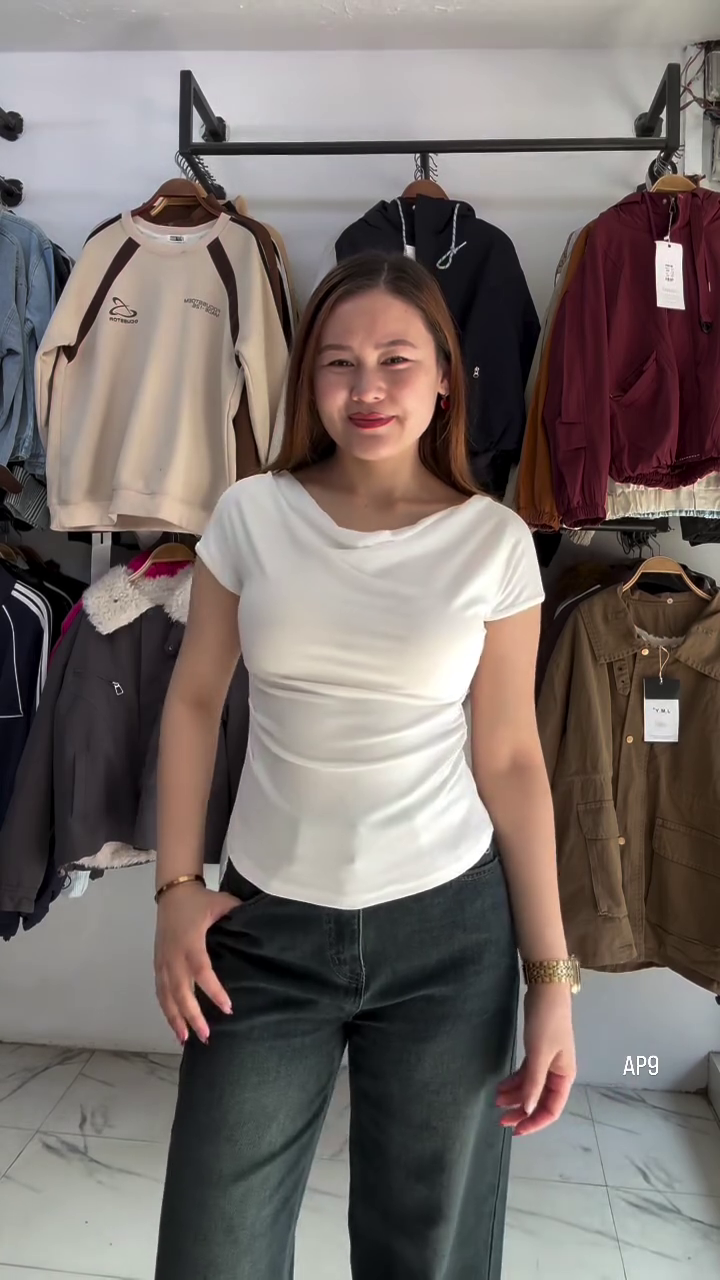 Draped Top – Effortless Elegance with a Flattering Flow