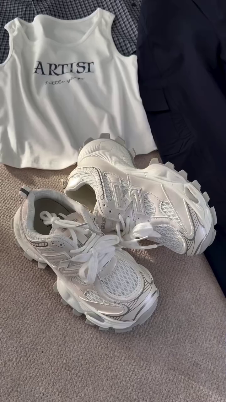 💙 Smart Street: Checked Shirt, Artist Tank & Cargo Wide-Leg Pants with Sneakers