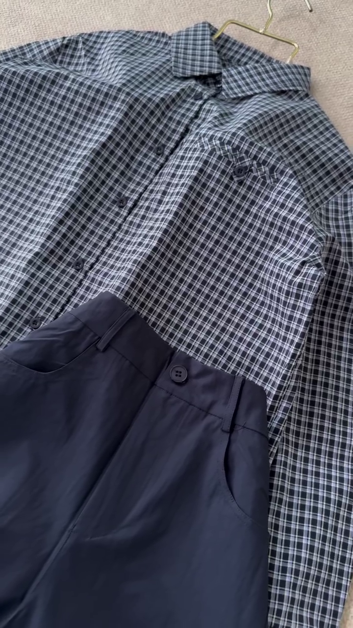 💙 Smart Street: Checked Shirt, Artist Tank & Cargo Wide-Leg Pants with Sneakers