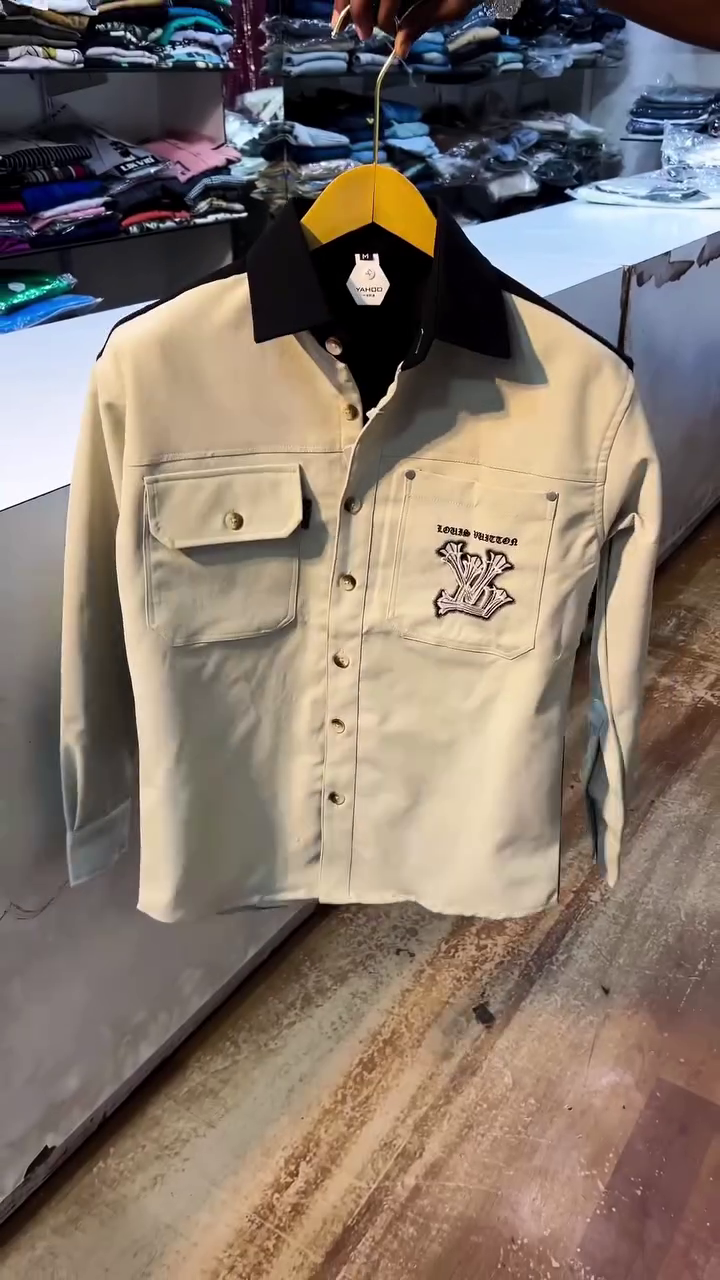 Black Long-Sleeved Casual Shirt – Sleek, Comfortable, and Versatile