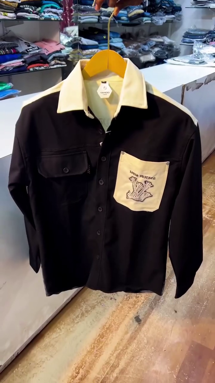 Black Long-Sleeved Casual Shirt – Sleek, Comfortable, and Versatile