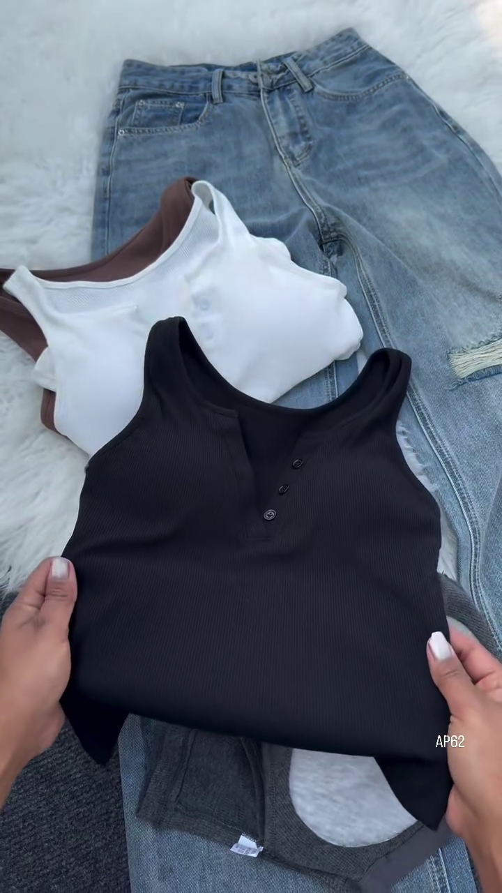 Women’s Button-Down Sleeveless Tank Top – Chic, Breezy, and Versatile