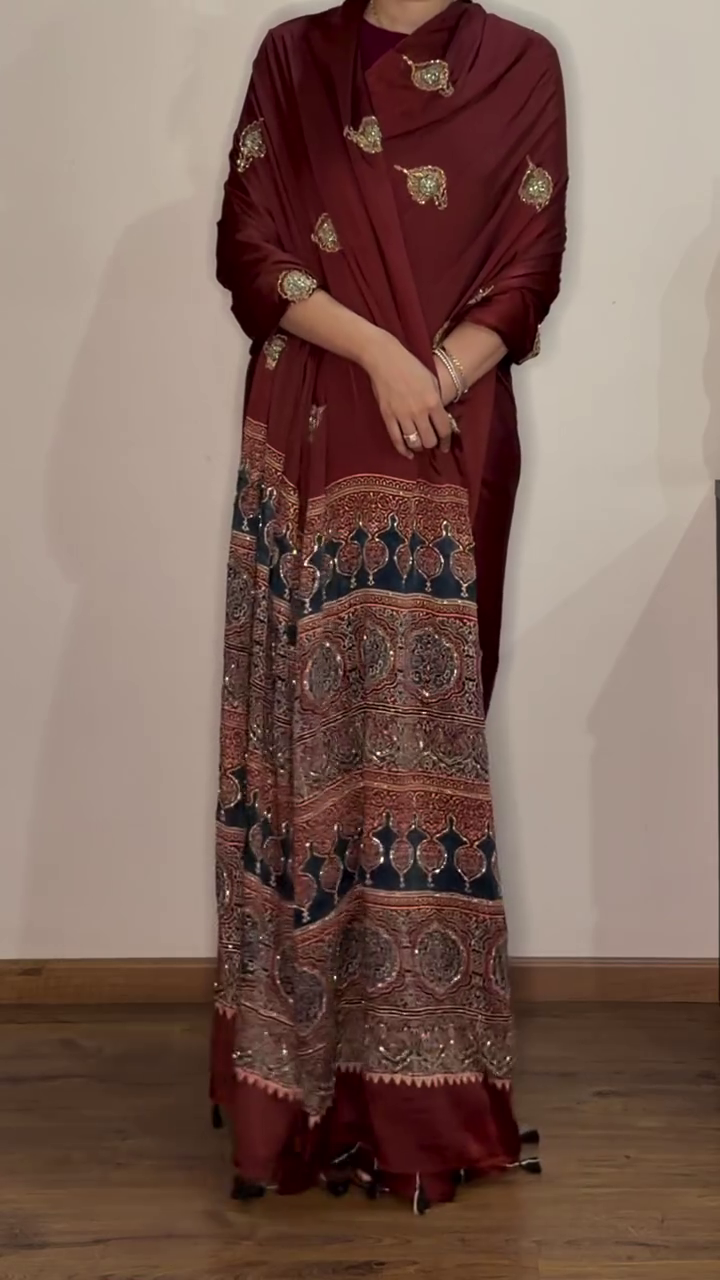 Elegant Silk Handworked Saree – Timeless Craftsmanship for Special Occasions