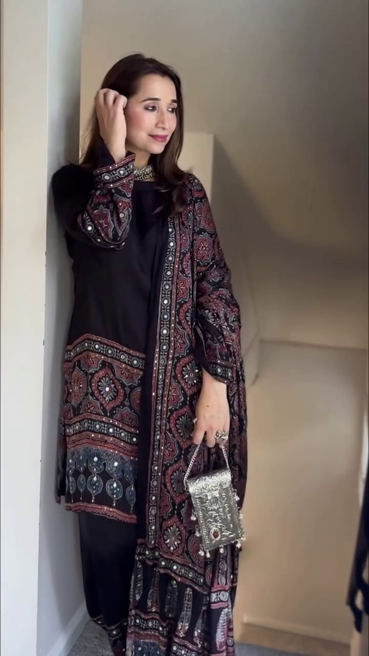 Elegant Patola V-Neck Suit Set – Traditional Charm with Modern Style