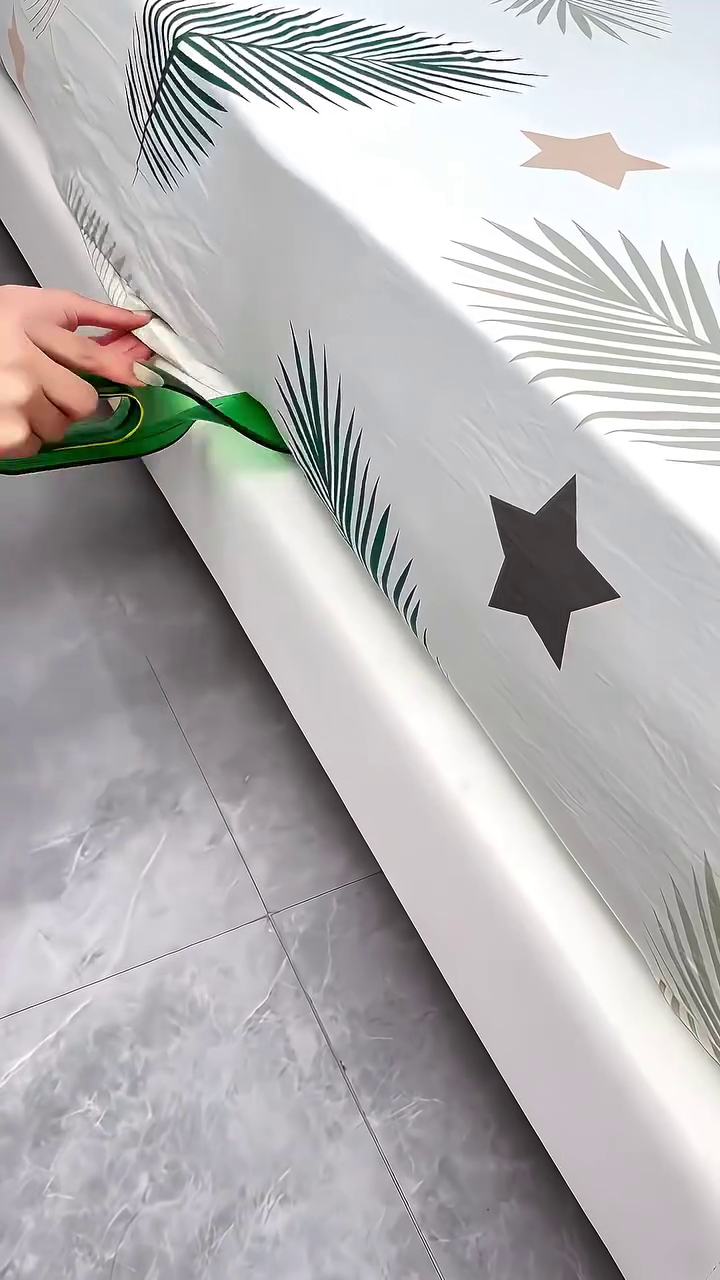 Bed Linen Mattress Lifter – Effortlessly Lift, Fold & Tidy Your Bedding