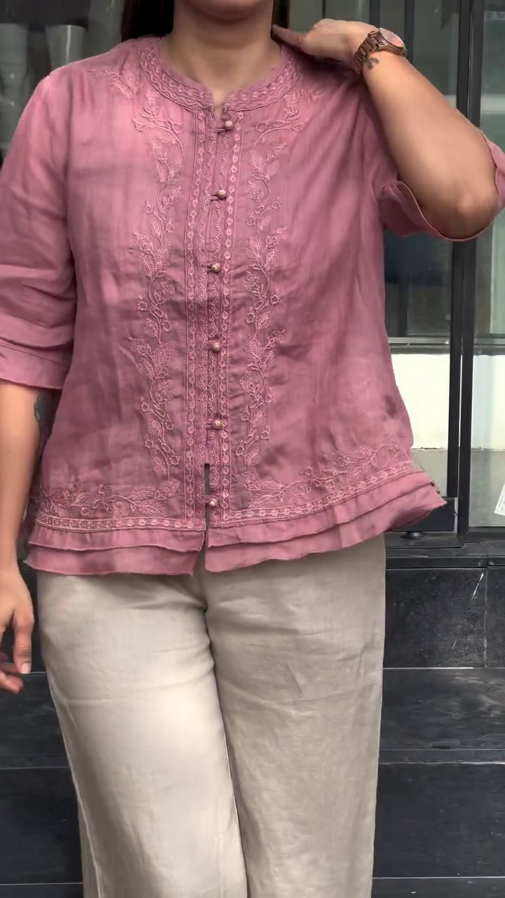 Hand-Embroidered Kurta – Elegant Off-White Ethnic Wear for Women ✨