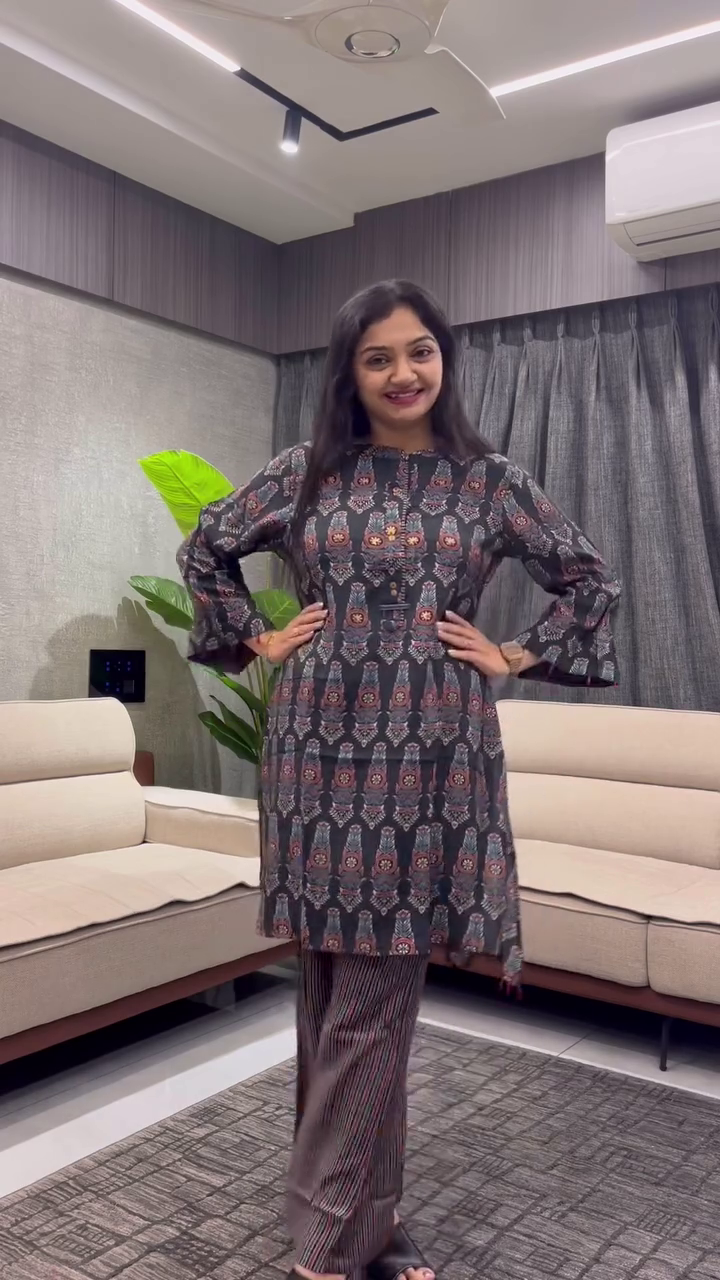 Elegant Ethnic Charm: Maroon & Dark Teal Women’s Co-Ord Set with Embroidered Kurta