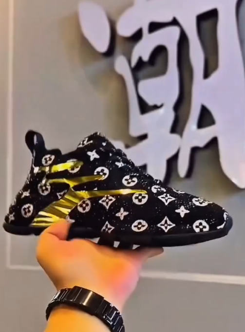 Elevated Street Style: Men’s High-Top Canvas Sneakers with Rhinestone Detail and Height-Boost Sole