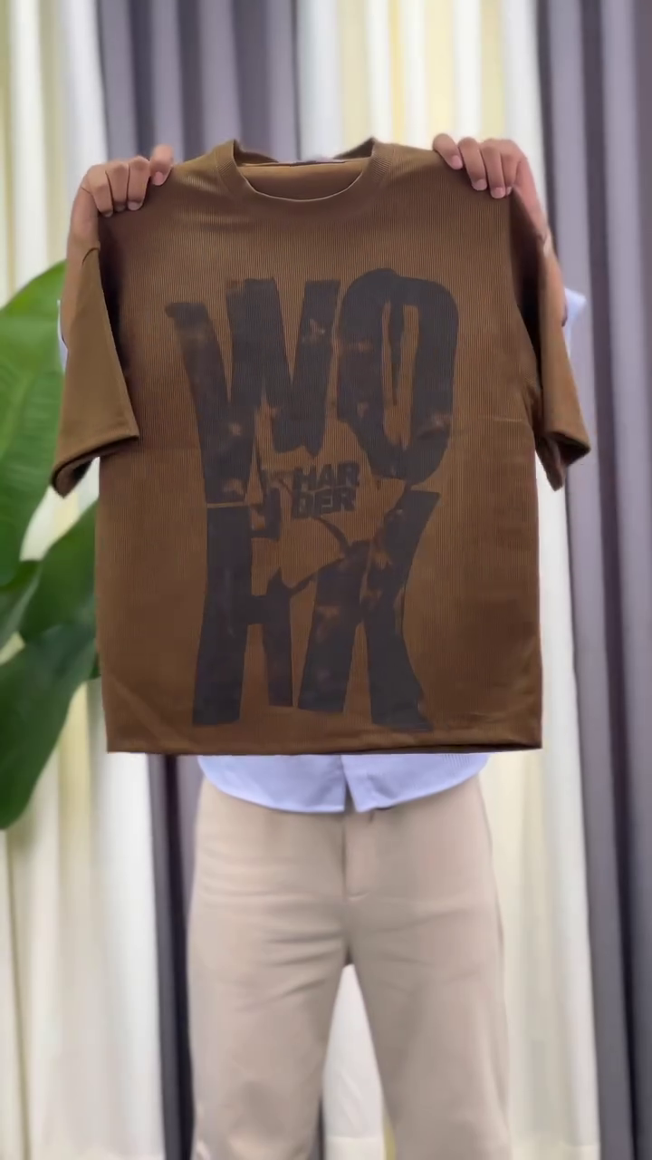 Effortless Streetwear: Beige Oversized Graphic T-Shirt for Women