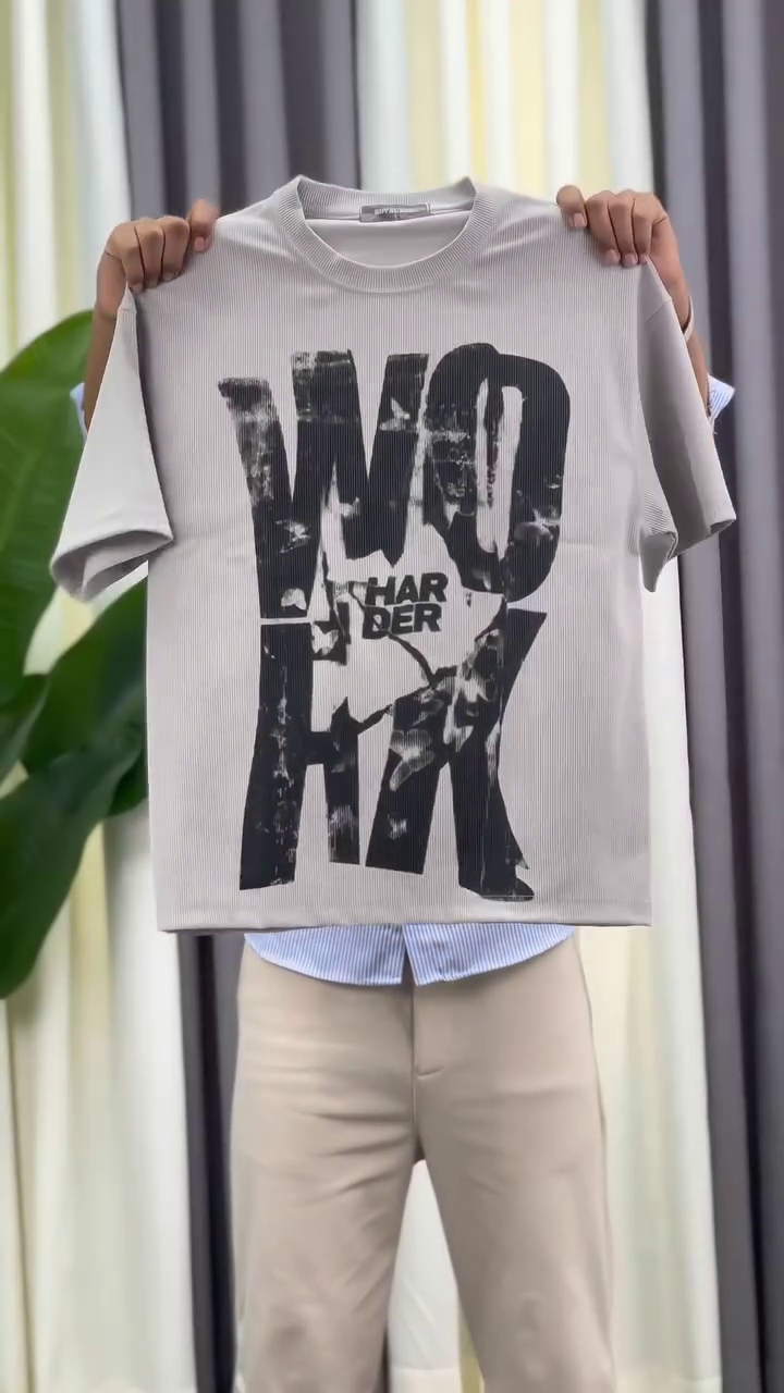 Effortless Streetwear: Beige Oversized Graphic T-Shirt for Women