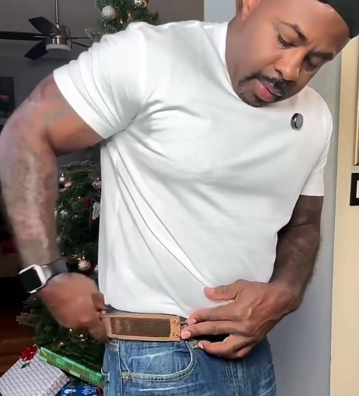 Sleek & Easy: Buckle-Less Leather Belt Fastener for Effortless Style