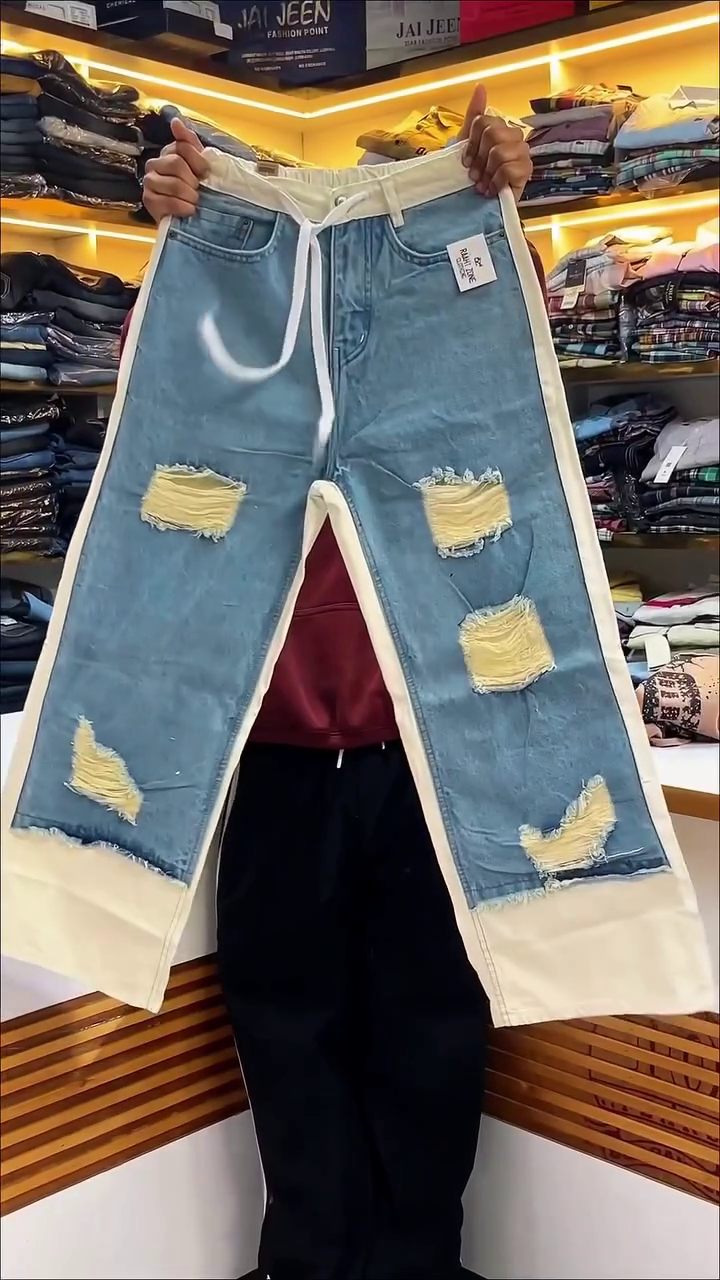 Trendy Street Style: Patchwork Wide-Leg Jeans with Distressed Detailing