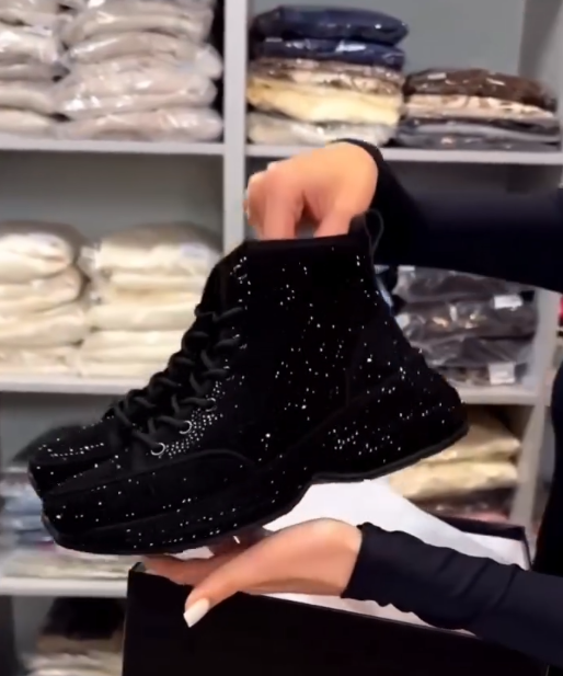 Timeless Street Style: Men’s Black High-Top Sneakers