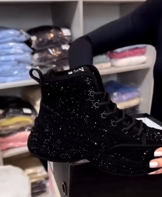 Timeless Street Style: Men’s Black High-Top Sneakers