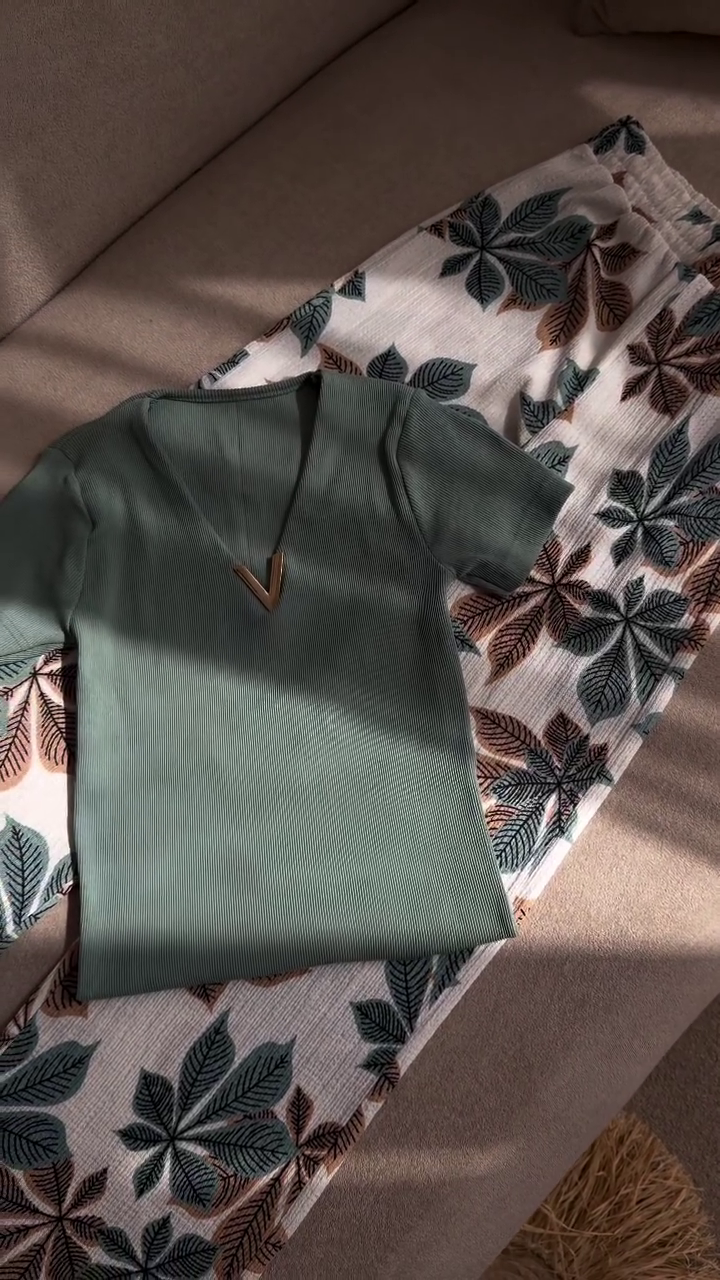 Chic & Vibrant: Women’s Green Top with High-Rise Leaf-Print Wide-Leg Trousers