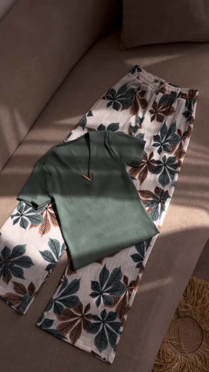Chic & Vibrant: Women’s Green Top with High-Rise Leaf-Print Wide-Leg Trousers