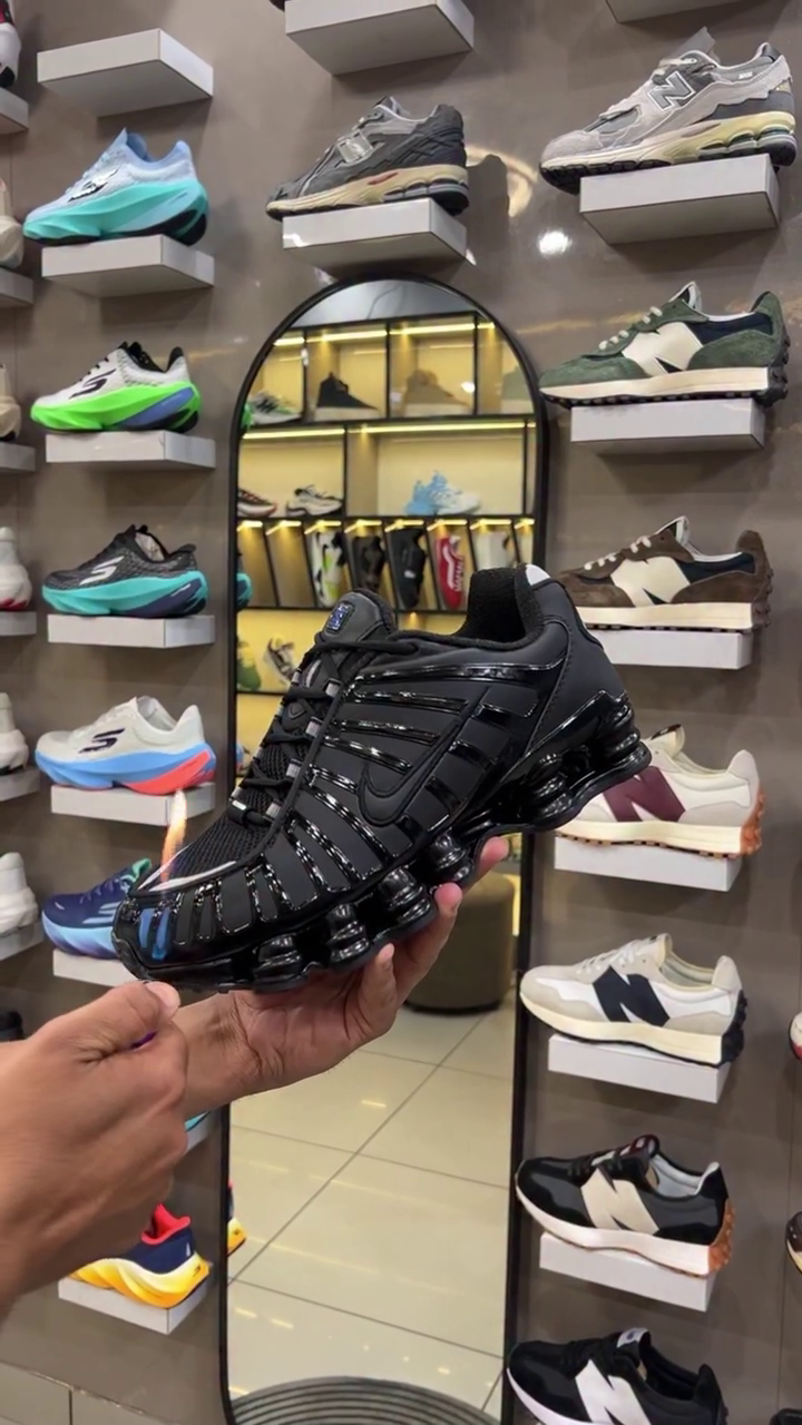 👟 Top Nike Shox TL Picks in Black & Blue & Similar Styles