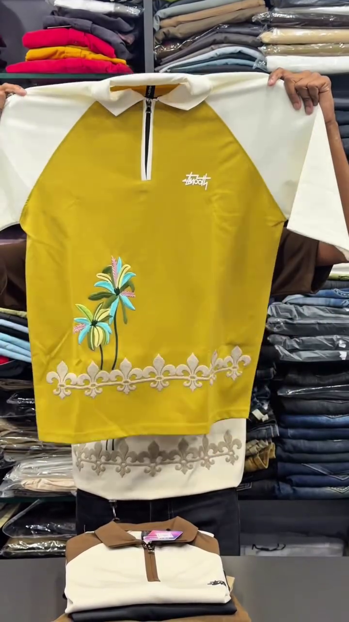 Refined Sport Luxe: Men’s Dark Green Polo T-Shirt with Raglan Sleeves, Quarter-Zip Collar, and Embroidered Detailing