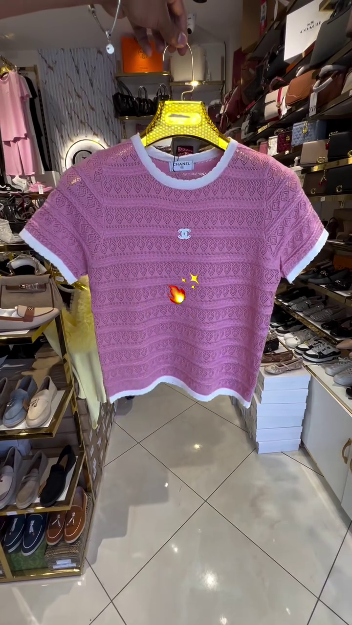 Chic Femininity: Pink Knit Top with Textured Pattern and Elegant White Trim