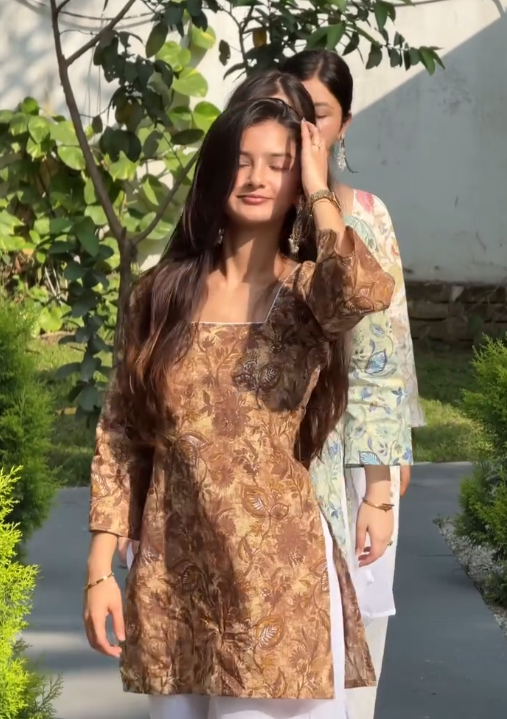 Graceful Elegance: Women’s Pink Floral Printed Viscose Rayon Kurta