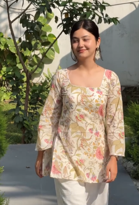 Graceful Elegance: Women’s Pink Floral Printed Viscose Rayon Kurta